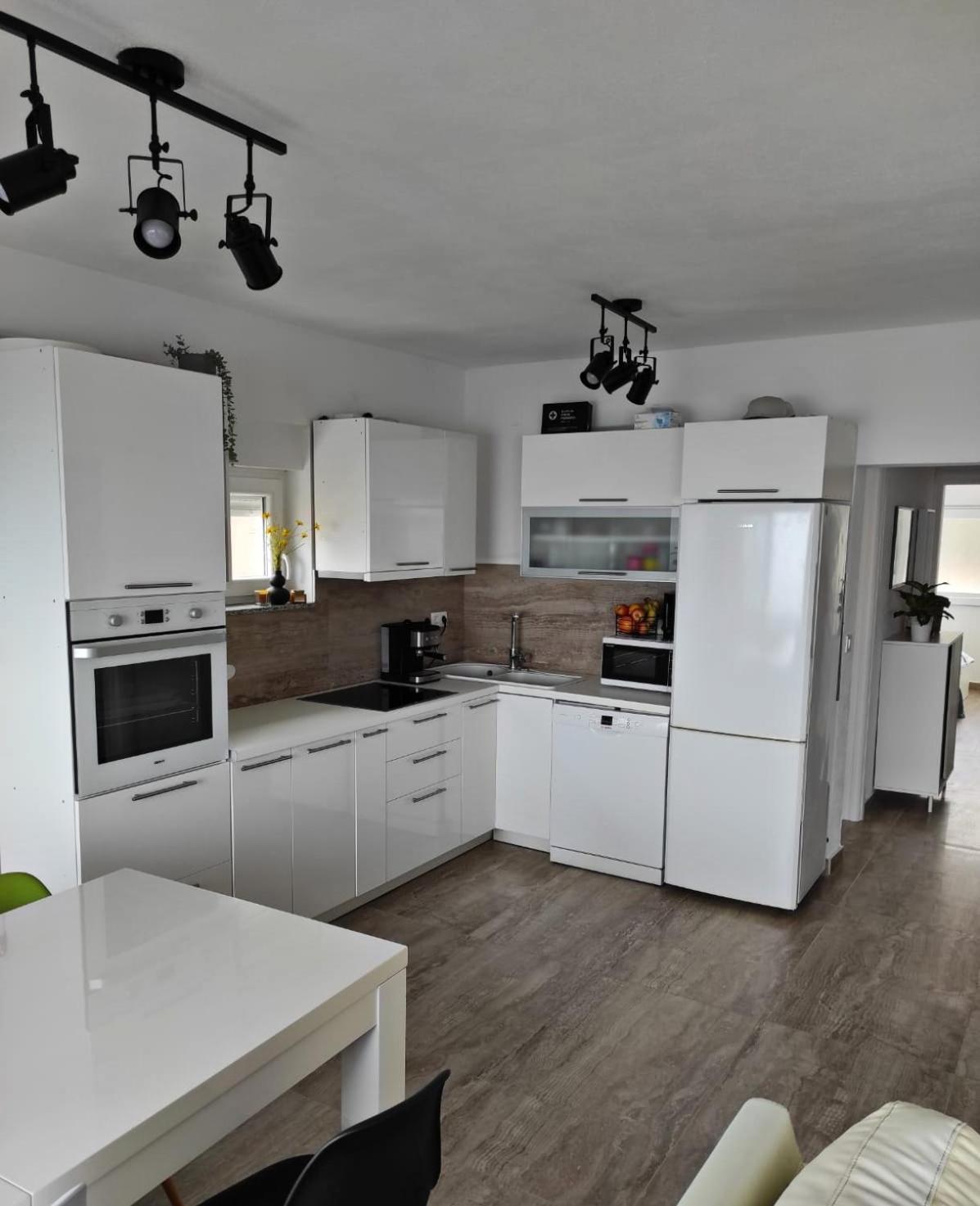 Island Luxury View Nemira Apartment